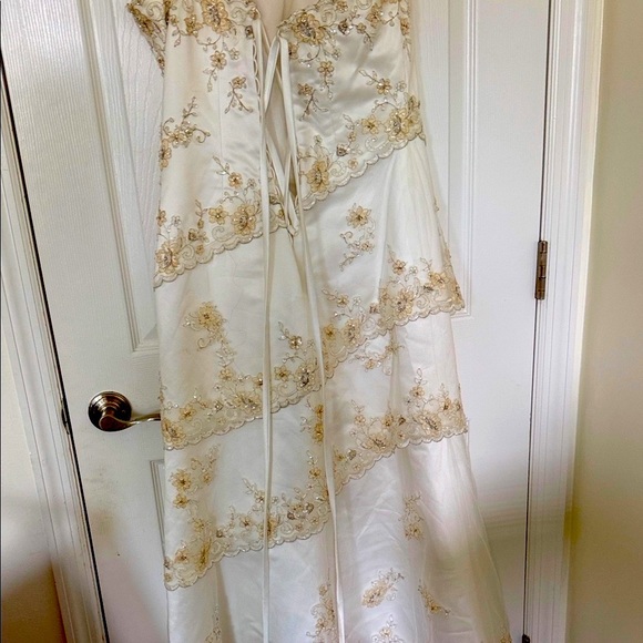 Ivory Floral Lace Wedding Dress - Picture 5 of 10